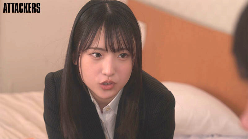 以前から好きだった同期入社のちょっと生意気なあの子と二人だけの地方出張。宿泊先で堪らずキスしたらまさかの展開、関西弁の強欲エロ雌だった！ 中森ななみ - サンプル画像 - 1