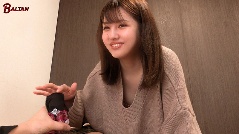 『こんな時、春日えなならどうする？』リアル検証ドキュメント！スタッフのミスでM男ばかり呼んでしまい大ピンチ！M男相手にAV女優ならどうする！？ - サンプル画像 - 2