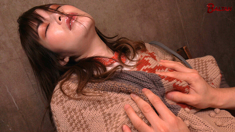 ホテルに連れ込む男を拘束し精液を一滴残らず搾り取る猛獣痴女 弘崎ゆみな - サンプル画像 - 1