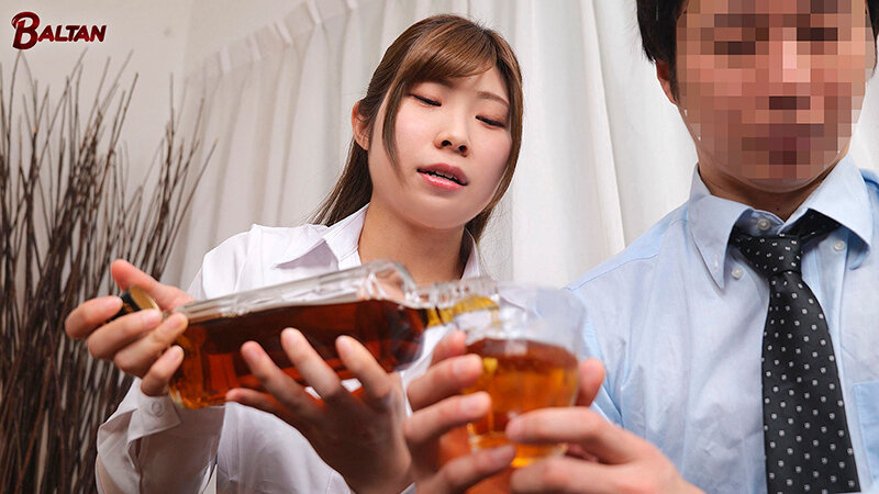 出張先で相部屋になった奥手な上司を誘惑し限界まで射精させるOL 渡森ちひろ - サンプル画像 - 1