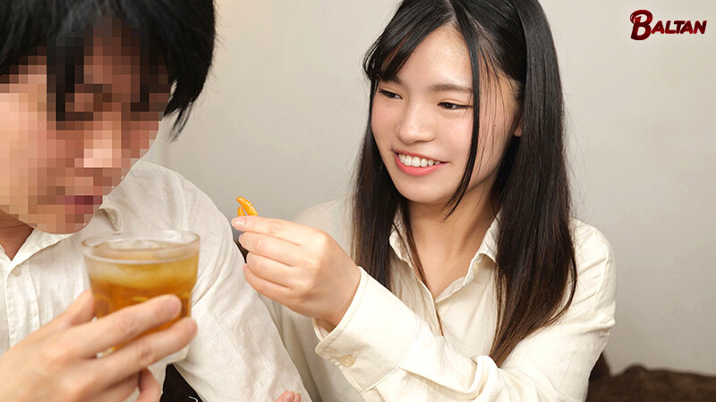 オタサーにきた場違いな姫がパンチラ誘惑 目の前で僕の友達とのセックスを見せつけられて屈辱センズリ射精 鳥楽ひな - サンプル画像 - 2