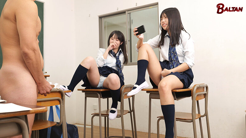 パンチラ見せつけて童貞確認！ヤリマン女子の気まぐれで肉玩具にされた男 - サンプル画像 - 3
