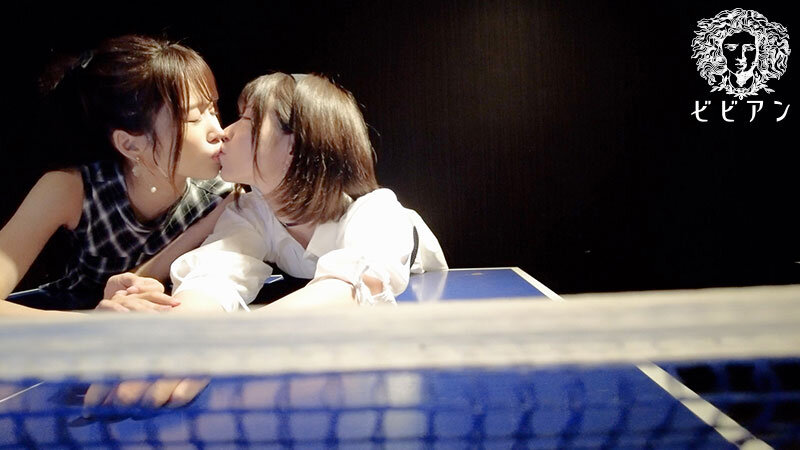 濡れて、はしゃいで、ぬくもり求めて寄り添い合って。 所かまわずキスに溺れて感情むき出しで絡み合う濃密レズビアンデート 新井リマ 沙月恵奈 - サンプル画像 - 1