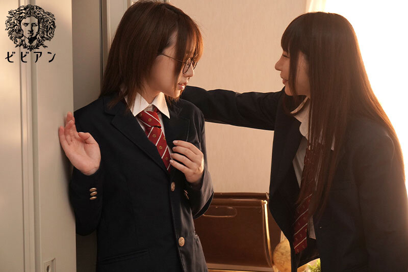 昔バカにしていた陰キャ女子と大学でまさかの再会！ 有名ヤリマンギャルに豹変した地味子に立場逆転で痴女られ続けるレズビアンキャンパスライフ - サンプル画像 - 1