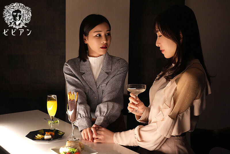飛行機事故を乗り越えて... 恋人を失いトラウマ禁欲で敏感になったカラダを貪り合い、過去を忘れるほどに超快楽に溺れていく濃密CAレズビアン - サンプル画像 - 2
