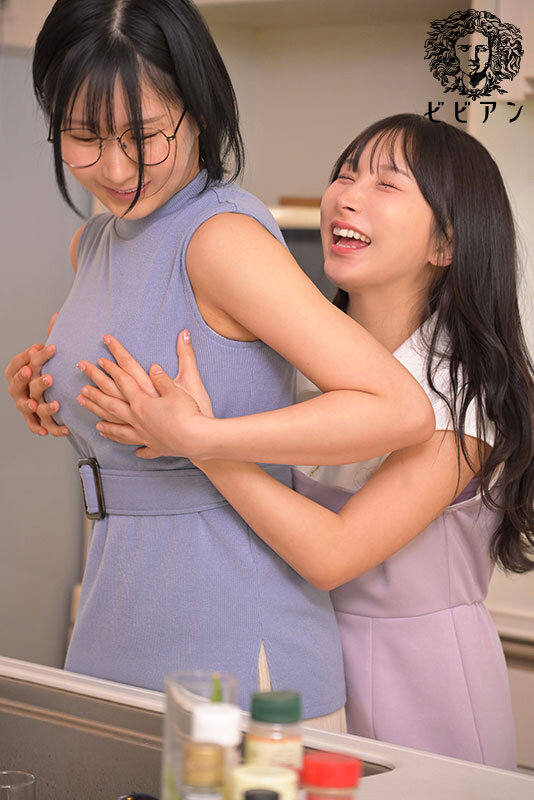 恋愛経験ゼロ。男性が苦手な地味姉にSEXを教える陽キャ妹 初体験の姉妹レズ。 由衣陽菜 由良かな - サンプル画像 - 2
