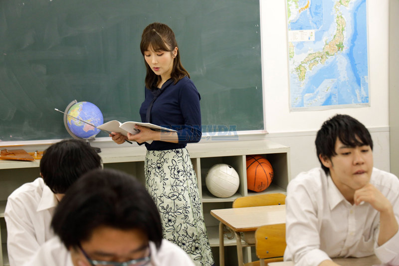 恥辱の教室 剃毛女教師 大槻ひびき - サンプル画像 - 10