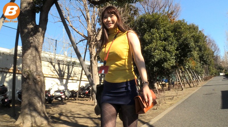 某有名ゲーム会社広報部勤務 男性経験は3人だけどエロゲーで濡れる！コスプレエッチがしたい！妄想大好き！潮吹き初心ッ娘AV出演！ 桜井春香 - サンプル画像 - 3