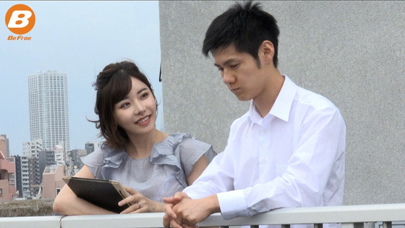 夫が四日間不在の間、生徒と夢中で中出ししまくった女教師 深田えいみ - サンプル画像 - 1