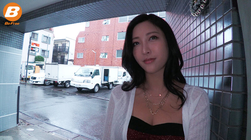 彼女のお姉さんは超ビッチでヤリマン！ 彼女が不在の間を狙って僕を逆レ●プ強●中出し！ 水川スミレ - サンプル画像 - 1