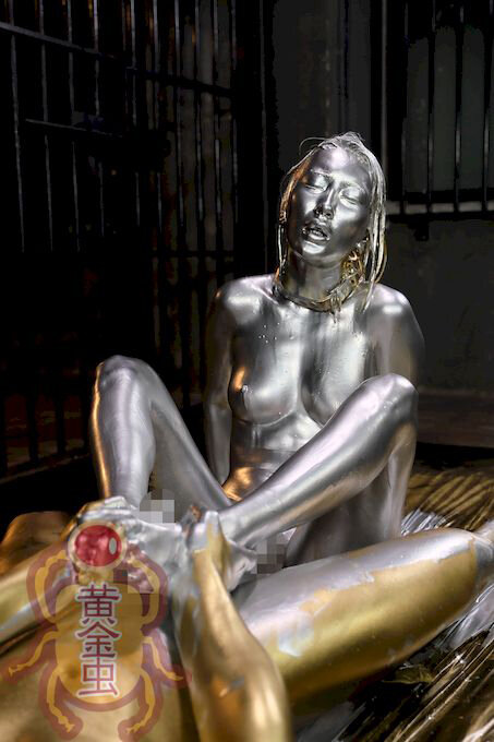 銀粉大全集 弐巻 12人のシルバーに輝く驚愕の美女たち！ - サンプル画像 - 11