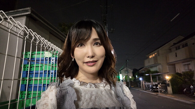 THE ドキュメント 本能丸出しでする絶頂SEX お色気ムンムン気品溢れる美人妻がハメまくりヒクつきエロ狂う限界乱交 徳永しおり - サンプル画像 - 1