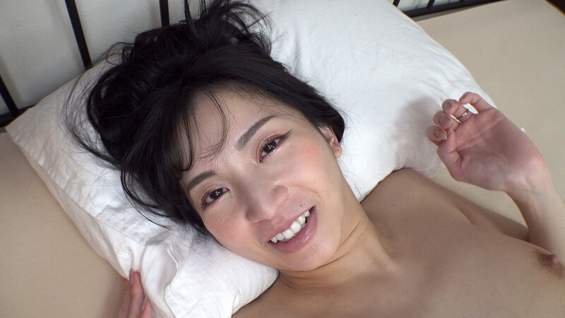 THE ドキュメント 本能丸出しでする絶頂SEX たまったもんじゃない！卑猥な剛毛おマ〇コ美人女教師妻が乱交交尾で連続中出し絶頂！ 鈴木真夕 - サンプル画像 - 11