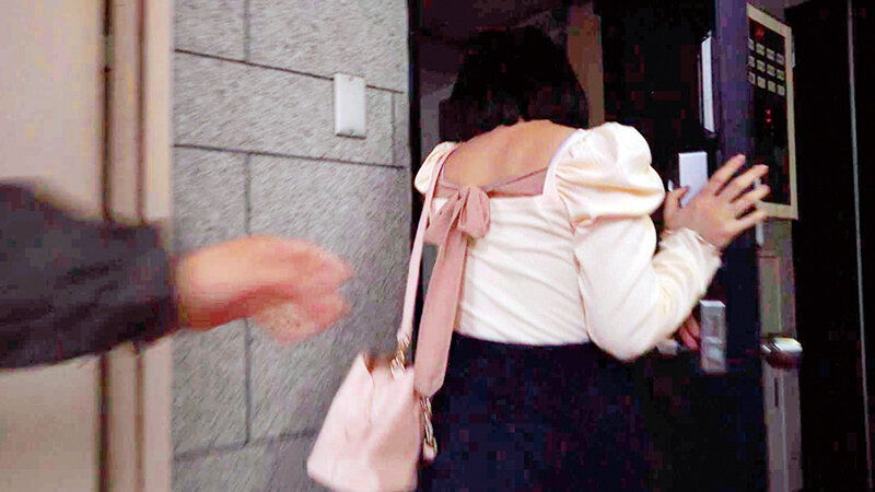 元バイト先の同僚ストーカーに狙われる美人女子大生中出し鬼畜レ○プ 由良かな - サンプル画像 - 2