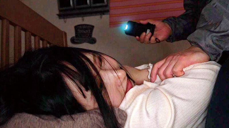 元バイト先の同僚ストーカーに狙われる美人女子大生中出し鬼畜レ○プ 由良かな - サンプル画像 - 3