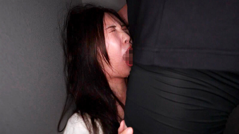 一人暮らしの美女が鬼畜犯罪集団に狙われる自宅押込み中出しレ〇プ 水端あさみ - サンプル画像 - 3