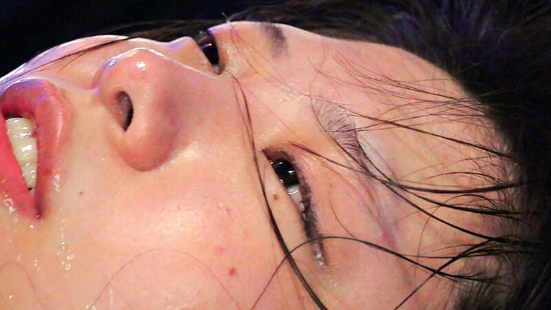 喉マ●コ中出しイラマで引退 鈴音杏夏 - サンプル画像 - 16