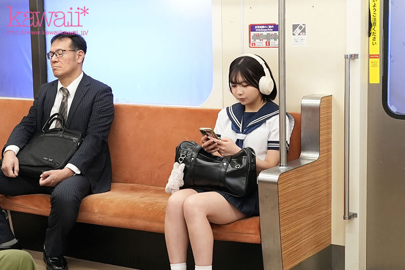 終電で寝過ごした女子学生は駅員に車両痴●され始発まで抜かずの種付けプレス23発 齋藤かさね - サンプル画像 - 1