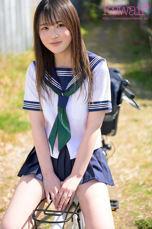 アダルト界で最も若くて制服が似合うロ●ータ人妻少女 桧山しずく AVデビュー 旦那との倦怠期が続く少女おま●こはナマ挿入ナマ中出し願望こっそり出演 - サンプル画像 - 1