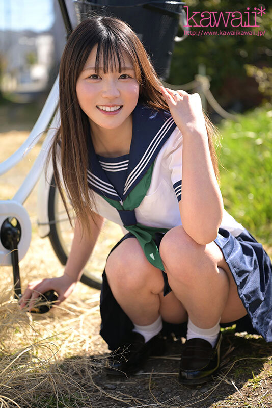 アダルト界で最も若くて制服が似合うロ●ータ人妻少女 桧山しずく AVデビュー 旦那との倦怠期が続く少女おま●こはナマ挿入ナマ中出し願望こっそり出演 - サンプル画像 - 3