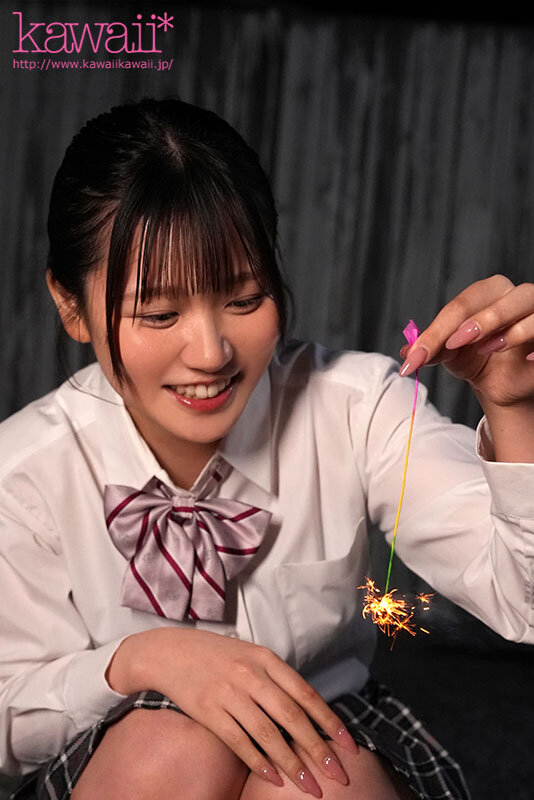 アダルト界で最も若くて制服が似合うロ●ータ人妻少女 桧山しずく AVデビュー 旦那との倦怠期が続く少女おま●こはナマ挿入ナマ中出し願望こっそり出演 - サンプル画像 - 7