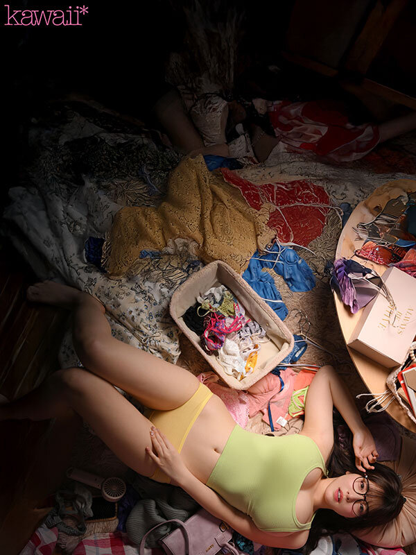 「この女、マジでだらしなくてイライラする」部屋汚く服装だらしなく働いていない でかぱいニート女子なので、レ×プして汚してメチャクチャにしても国としては問題ありません。 彩月七緒 - サンプル画像 - 17