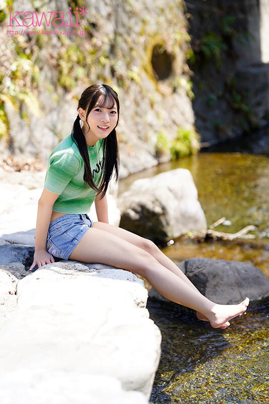 「ねえねえ！一緒に遊ぼ！」この子の笑顔に吸い込まれる！この子はいつも笑いすぎてお腹引き締まりクビレちゃった！天然水みたいな長野県民 AVデビュー 天城ねね - サンプル画像 - 1