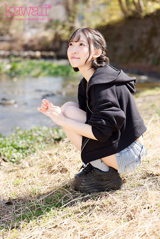 「ねえねえ！一緒に遊ぼ！」この子の笑顔に吸い込まれる！この子はいつも笑いすぎてお腹引き締まりクビレちゃった！天然水みたいな長野県民 AVデビュー 天城ねね - サンプル画像 - 14