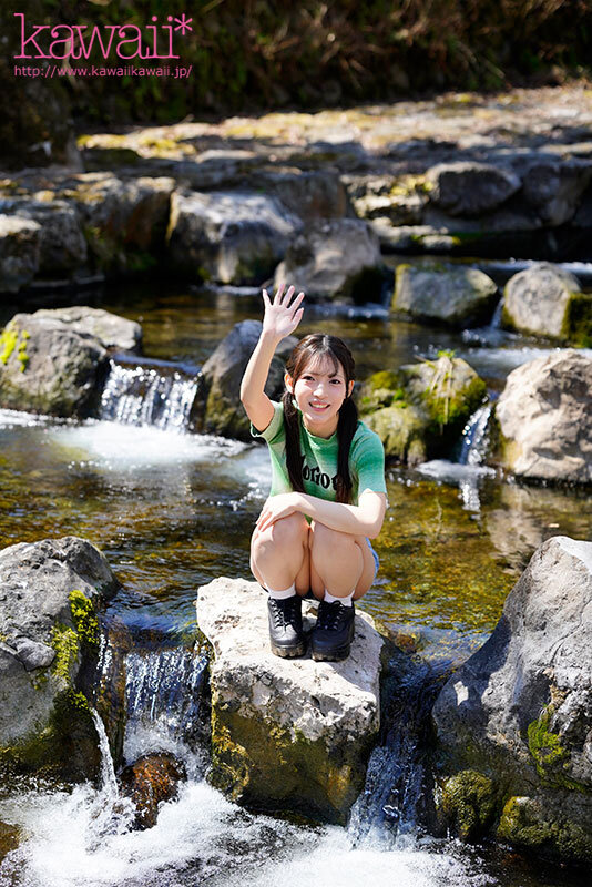 「ねえねえ！一緒に遊ぼ！」この子の笑顔に吸い込まれる！この子はいつも笑いすぎてお腹引き締まりクビレちゃった！天然水みたいな長野県民 AVデビュー 天城ねね - サンプル画像 - 3