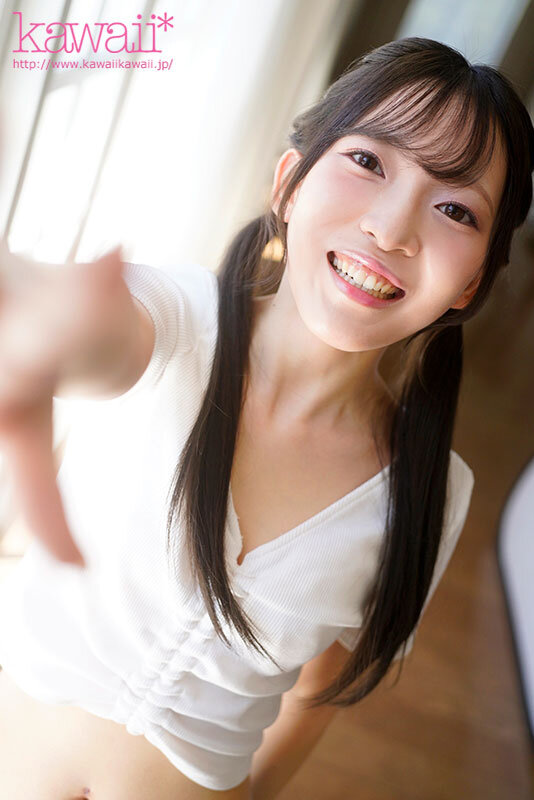 「ねえねえ！一緒に遊ぼ！」この子の笑顔に吸い込まれる！この子はいつも笑いすぎてお腹引き締まりクビレちゃった！天然水みたいな長野県民 AVデビュー 天城ねね - サンプル画像 - 5