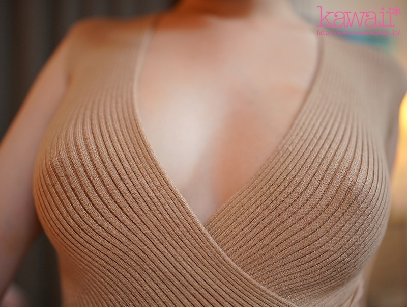 迫る谷間！透け乳！ポッチ乳首！ 寝取るのが趣味な隣部屋のお姉さんにロックオンされ＜あざとい巨乳誘惑＞と＜彼女への背徳心＞の狭間で日々戦っています…。 百田くるみ - サンプル画像 - 7