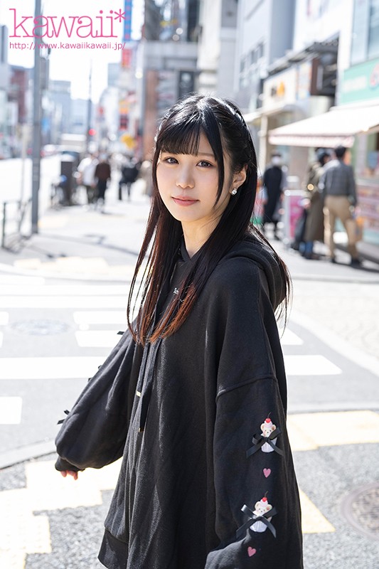 パーカー脱いだら超スリムBODY！！クレープ屋でバイトする等身大の女子大生 めちゃんこイキまくる大痙攣3本番debut！！ 越智あいら - サンプル画像 - 1