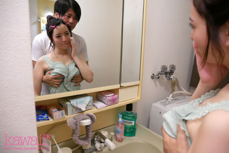 「うち近いからシャワー浴びてく？」終電なくなり同僚女子社員の部屋に… 無防備すぎるおっぱいと生脚に興奮した僕はチラつく妻の存在が吹き飛ぶほど一晩中モウレツにハメ狂った… 小花のん - サンプル画像 - 10