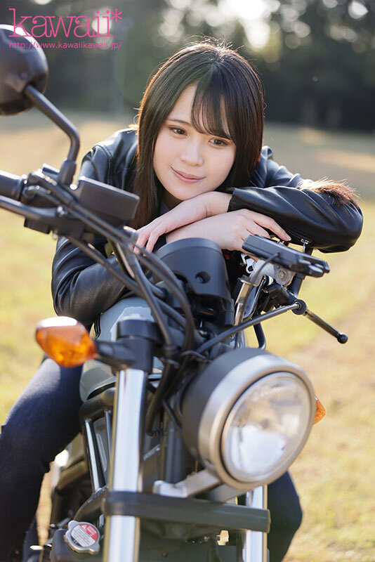 kawaii*発掘オファー 噂のバイク女子は超大量に潮吹きしちゃうまさかの敏感体質？！恍惚の絶頂汁ダダ漏らしAVデビュー 桃瀬真鈴 - サンプル画像 - 1