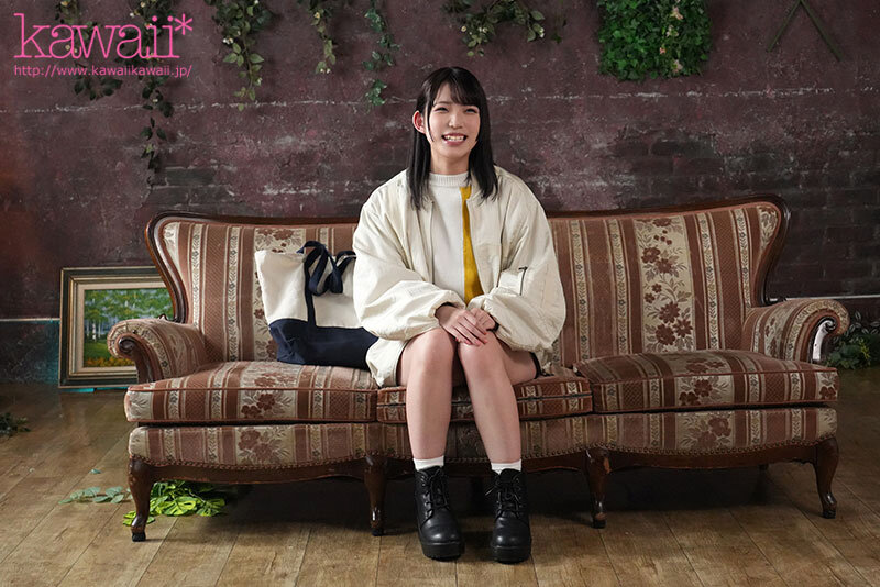 食べて、笑って、エッチして中出ししたくて 秋田から上京してきた透明美肌のひとりの少女 このセックスの先にきっと何かあると信じて… 秋山ももか - サンプル画像 - 4