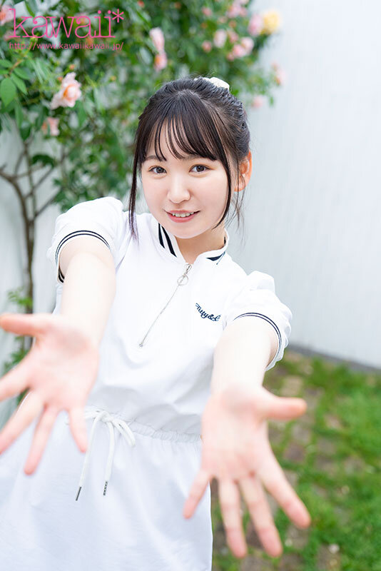 経験人数3人なのに自信満々でなんでも信じ込んじゃう超ポジティブ素人‘朝日ゆうな’AV女優に憧れて名古屋から上京デビュー 自慢のノーハンドフェラもなかなかだけどむっちむちデカ尻バックが締め付け最高で男優さんこぞって大量顔射したってよ。 朝日ゆうな - サンプル画像 - 2