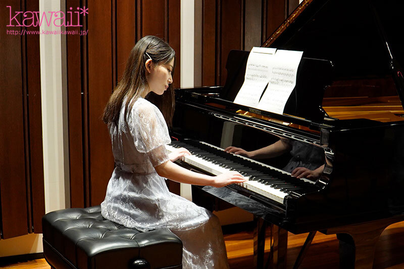 九州の某私立中等部 現役音楽教師 茅野華 AV DEBUT 生徒の皆さん音楽室で大人しい先生はこんなにもエッチです。 - サンプル画像 - 2