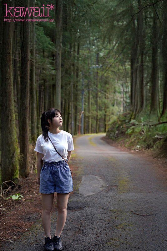 森林の恵みを感じ、豊かな自然に育まれた、汚れなき子は、実は濃厚おじさんとエッチがしたい！ 山梨県の過疎地で、お爺ちゃんと2人暮らしの女の子AVデビュー 柊みおり - サンプル画像 - 2