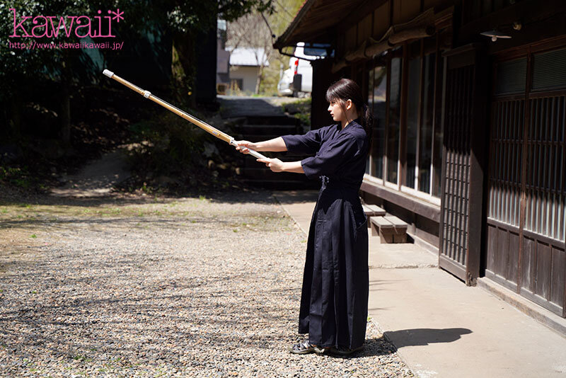 森林の恵みを感じ、豊かな自然に育まれた、汚れなき子は、実は濃厚おじさんとエッチがしたい！ 山梨県の過疎地で、お爺ちゃんと2人暮らしの女の子AVデビュー 柊みおり - サンプル画像 - 6