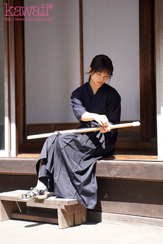 森林の恵みを感じ、豊かな自然に育まれた、汚れなき子は、実は濃厚おじさんとエッチがしたい！ 山梨県の過疎地で、お爺ちゃんと2人暮らしの女の子AVデビュー 柊みおり - サンプル画像 - 7