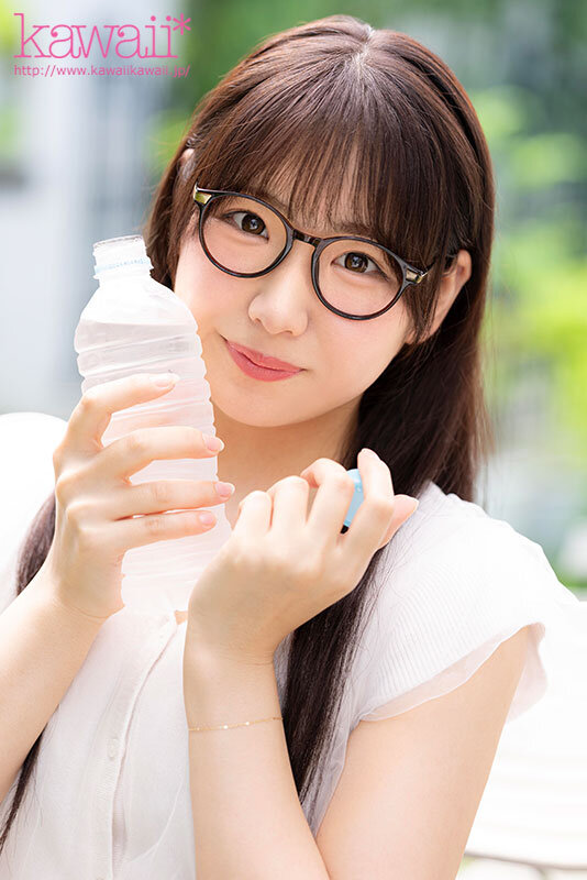 努力しまくってようやく内定を勝ち取った ‘不憫かわいい’新卒女子アナ（予定）が、衝撃のAVデビュー出演…なんで！？ 水川菜月 - サンプル画像 - 1