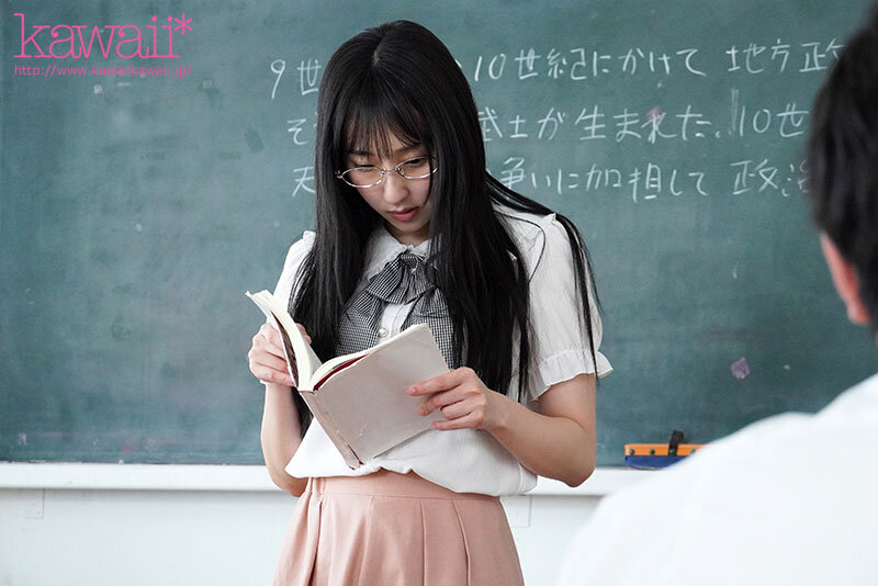 「●●クン、見て。先生のおっぱいだよ？」 2週間実習でやってきた地味な教育実習生は、生徒と2人きりになると何故かおっぱい丸出しになります。 糸井瑠花 - サンプル画像 - 1