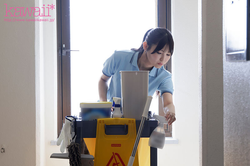 国内で最も可愛く最も全体スタイルが良いビル清掃員がAVデビュー！？クビレ54cm美巨乳 小泉楓さん（20） アダルト出演 - サンプル画像 - 4