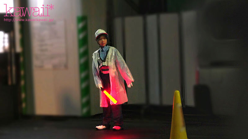 史上最も幼くエッチなAカップ合法ロリ交通警備員、安全第一守れずイキ潮ハメ潮大量中出しアクシデント 翔乃そら - サンプル画像 - 1