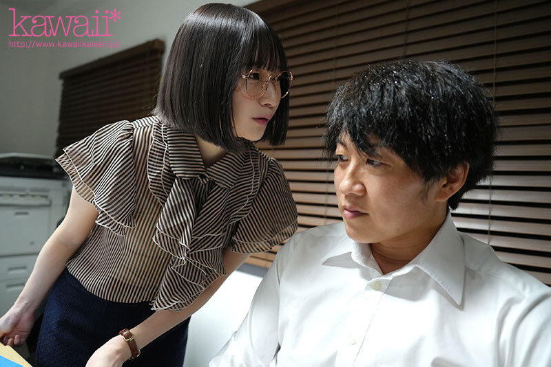 「ゴムなくなっちゃった…生でもいいですよ」終電なくなり後輩女子社員の部屋に… 無防備すぎる部屋着と乳首ポッチに興奮した僕は妻ともしたことない人生初中出し 一晩中モウレツにハメ狂った… 松岡美桜 - サンプル画像 - 2