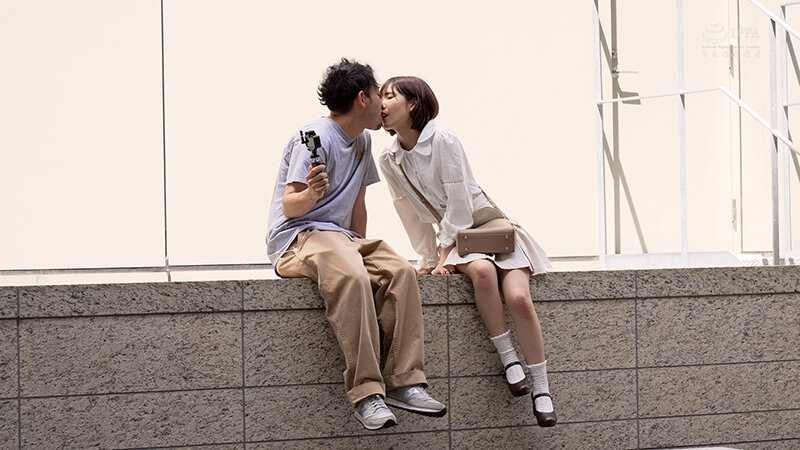 とびっこを装着したままで繁華街をベロチューデートしちゃいました！ 瑞希かりん - サンプル画像 - 1