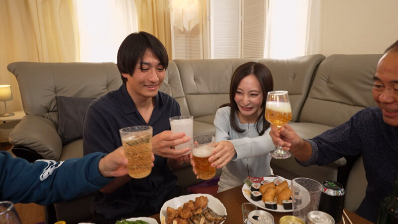 「足立友梨」を本気で酔わせたら～性欲暴走リアルSEXドキュメント - サンプル画像 - 1