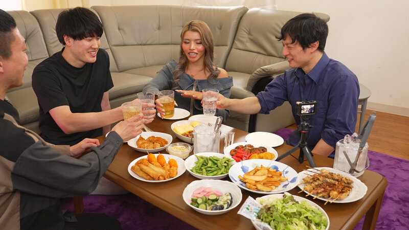 「黒咲華」を本気で酔わせたら～性欲暴走リアルSEXドキュメント - サンプル画像 - 1