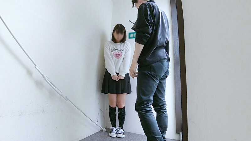 【小さな女の子2体にイタズラ】無邪気な笑顔が曇り不安な顔で警戒する姿に興奮が抑えきれず未熟ワレメに大人の勃起チ●ポを埋め込んでしまいました… - サンプル画像 - 8