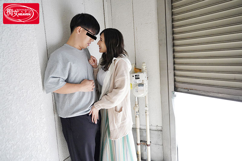 「ねぇ お外でおっきしたらカノジョに内緒でラブホいこ？」 カノジョが不在中にセフレ願望のJULIAさんにデートへ誘われて外なのにJカップ爆乳を密着させながら…何度も何度もイチャラブkiss 誘惑に負けた僕は勃起してしまった分、ホテルで朝まで何度も射精して寝取られた… - サンプル画像 - 3